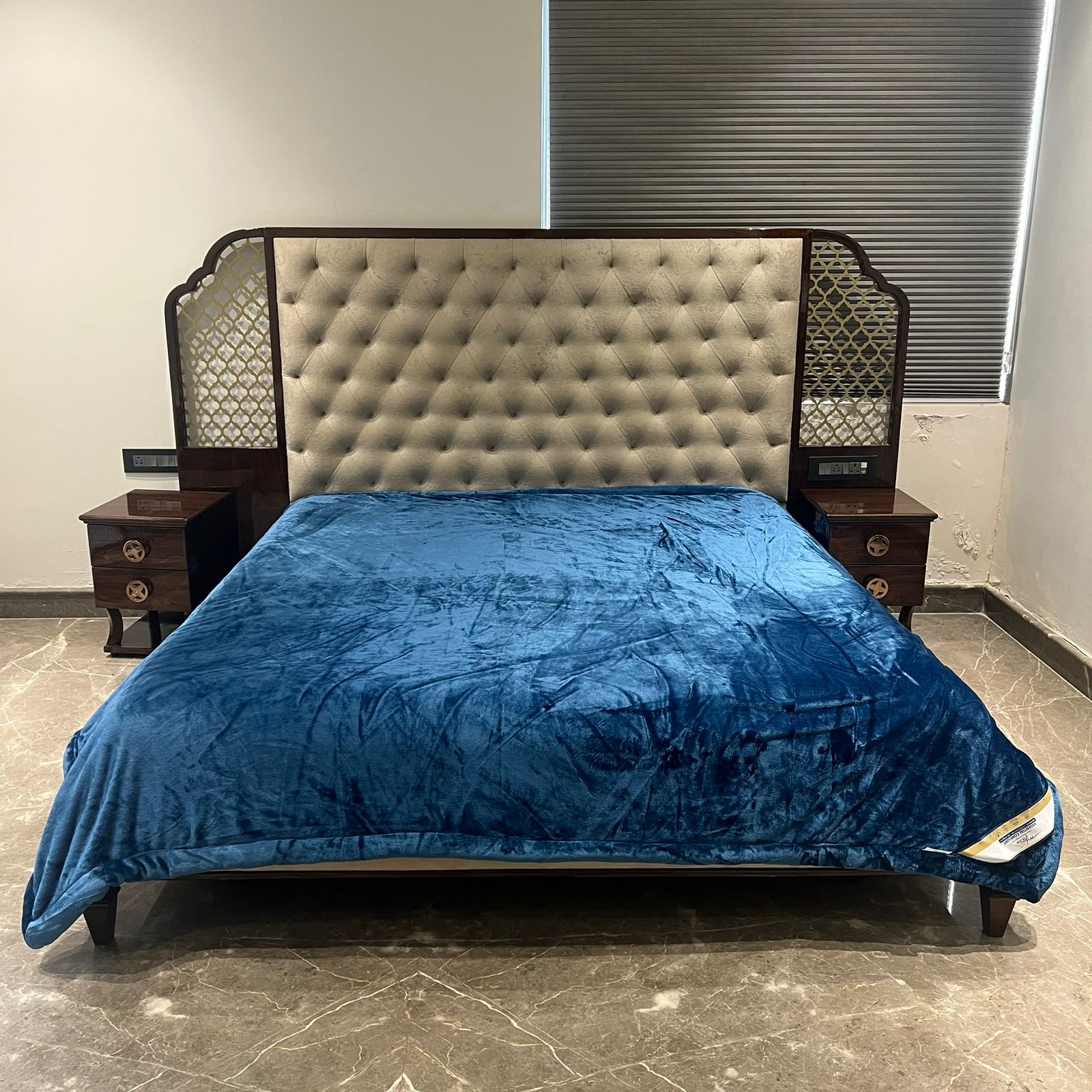 FeatherLite Comforter